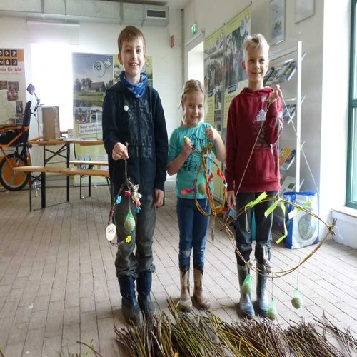Bastelaktion mit Weidenruten zu Ostern