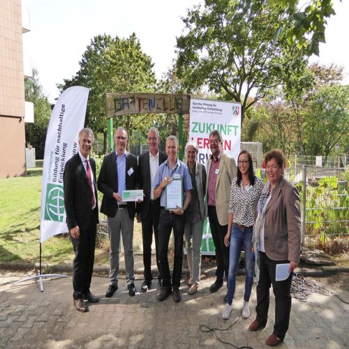 BNE Auszeichnung für den_Wahrsmannshof durch Umweltminister Remmel