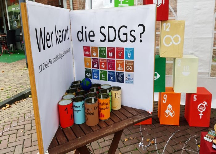 Dosenwurfspiel zu den 17 Nachhaltigkeitszielen