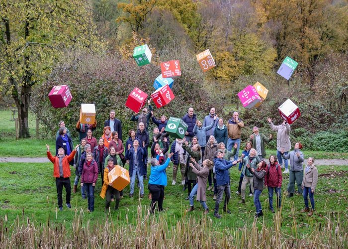 Fliegende SDG-Würfel beim BNE-Landesnetzwerktreffen