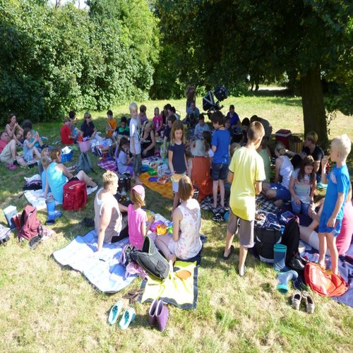 Picknick auf der Wiese am Wahrsmannshof