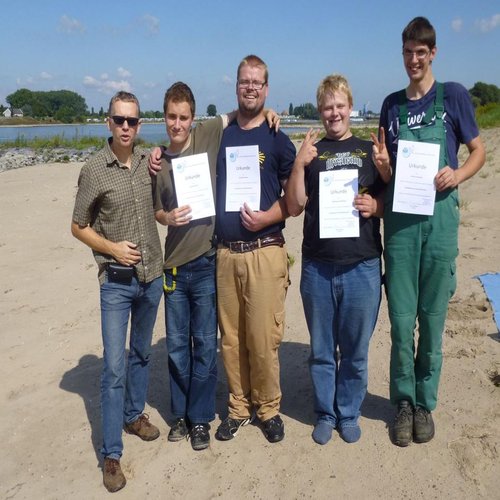Umweltassistenten mit Lehrgangsurkunden