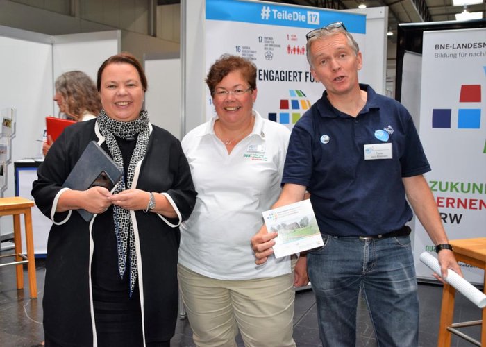 Umweltministerin Heinen-Esser am Infostand