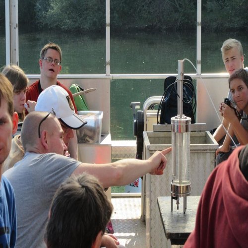 Wasserschöpfgerät wird erklärt